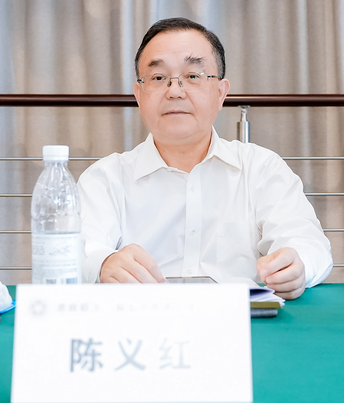 新特光電董事長陳義紅